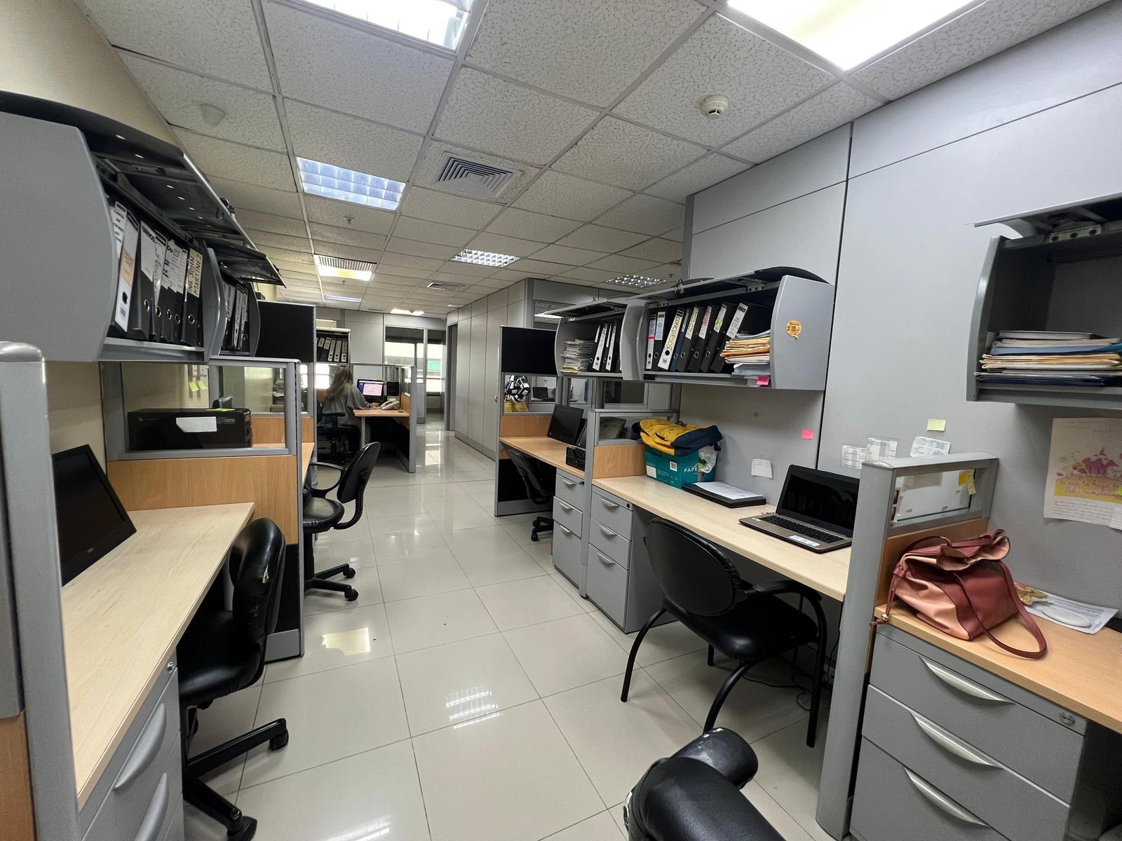 imgi_18_7049912_103828590507230353600917863644770538259703899916272192327638762393652701080076