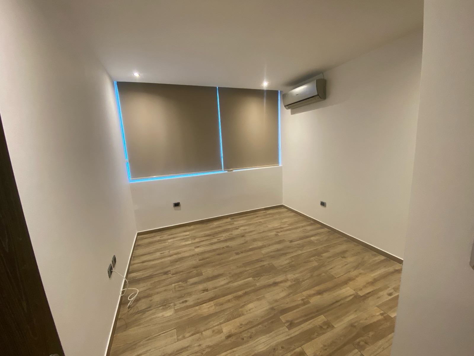 imgi_18_7123799_63332052401564576452943169678760191366715810339784090345105799417992787246930