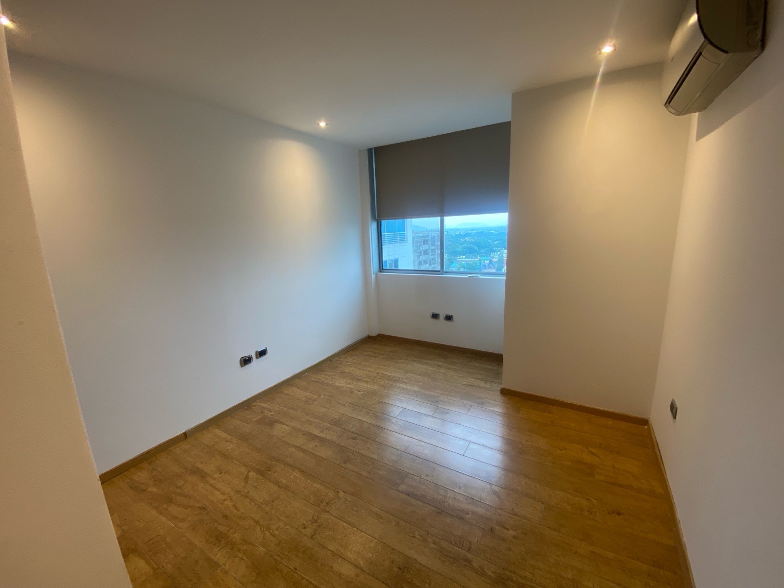 imgi_20_7123799_106661774874119956819064808664641486759858795774382074753780913172873919782098