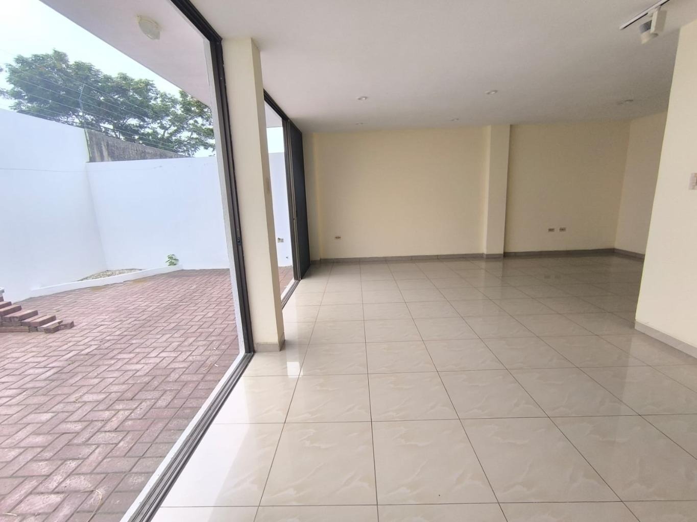 imgi_22_6590953_66141279378437124985806019166200497133806539677701284122270904751171584650668