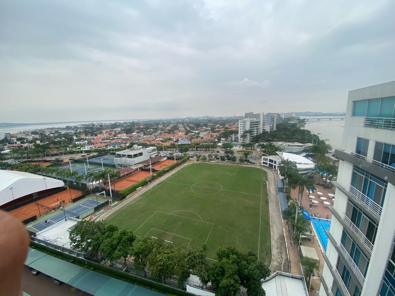 imgi_25_7123799_106207115351811817429752250099577307496685428054225874081823270430945939349363