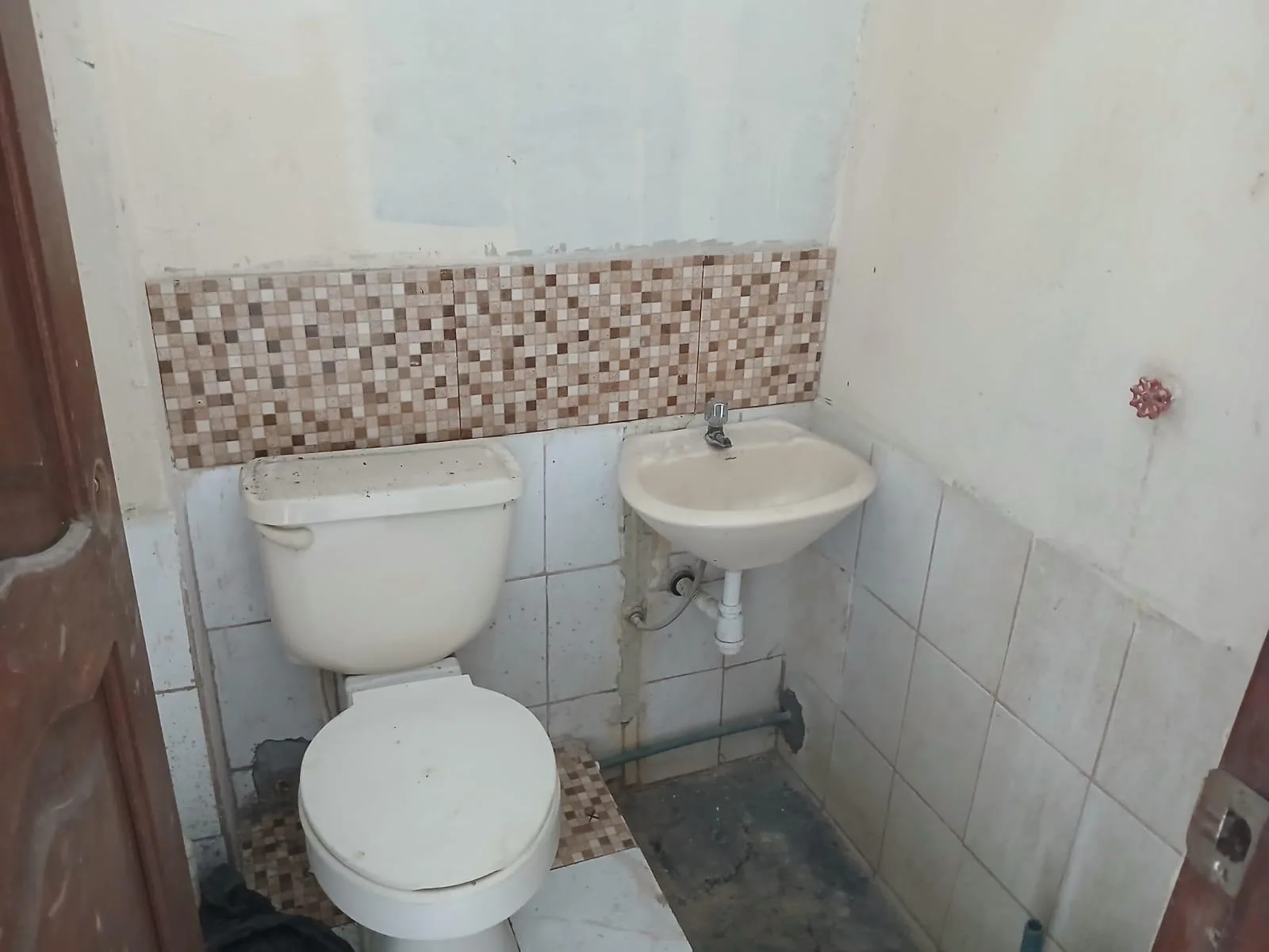 Local Comercial en Venta, Colinas del Valle, Durán AleB