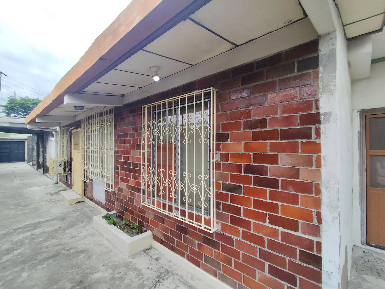 Venta de Terreno con Construcción en Duran, Calle Principal AndS