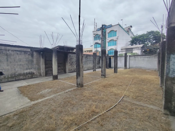 Venta de Terreno con Construcción en Duran, Calle Principal AndS