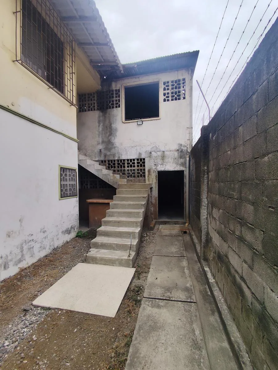 Venta de Terreno con Construcción en Duran, Calle Principal AndS