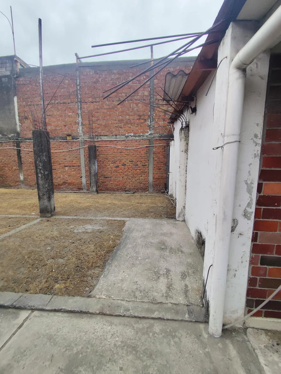 Venta de Terreno con Construcción en Duran, Calle Principal AndS