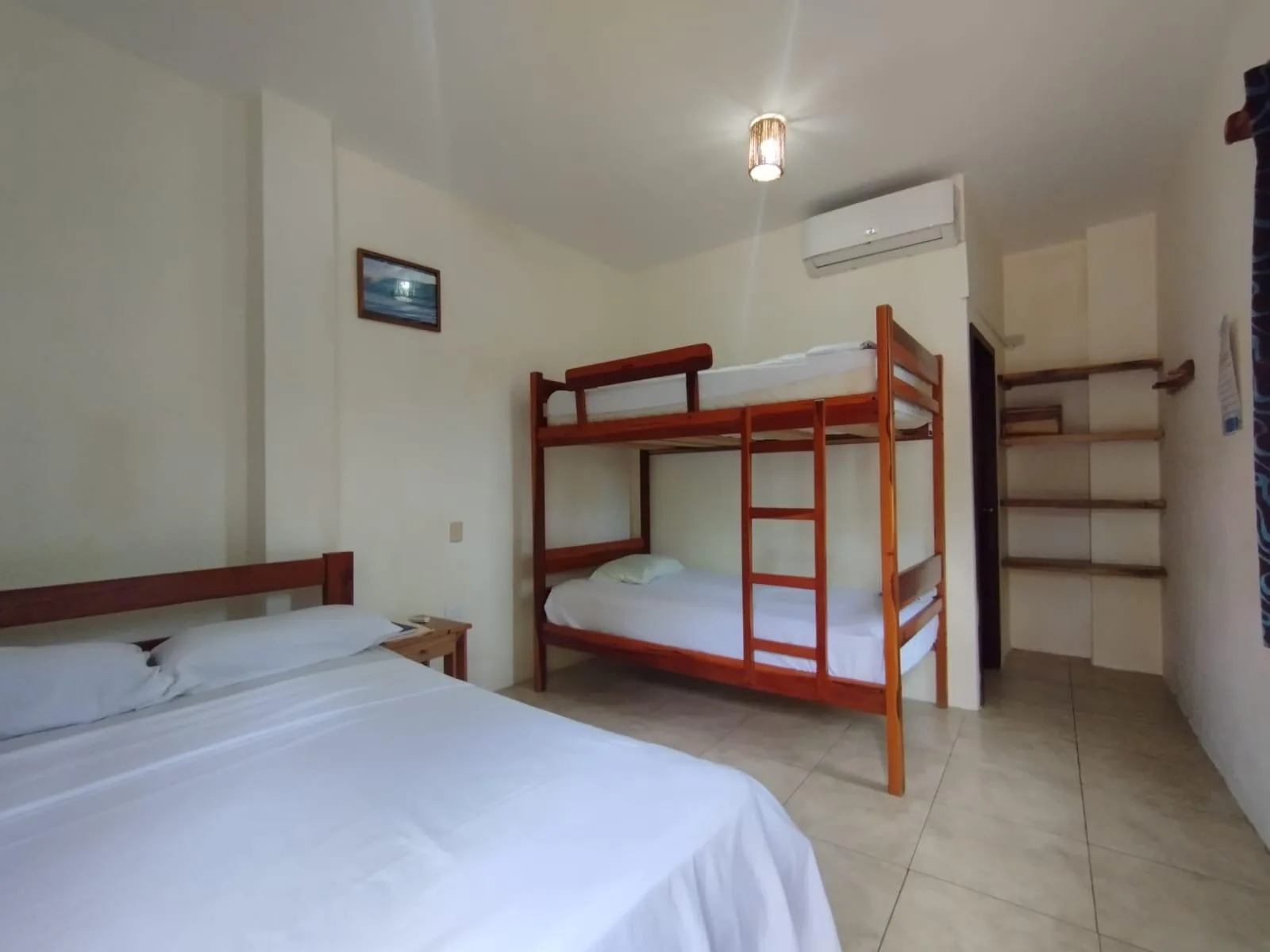 Hotel en Venta, Santa Elena, Montañita, VicY