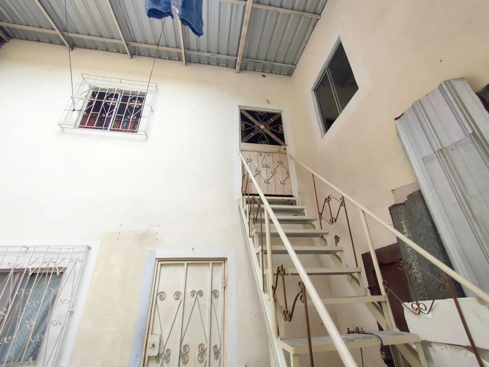 7321572_12444455633873501255725614909315072946657231838986504575857501208284811782741.webp Casa rentera en venta Leónidas Plaza y calle B, cerca al cristo del consuelo KatS