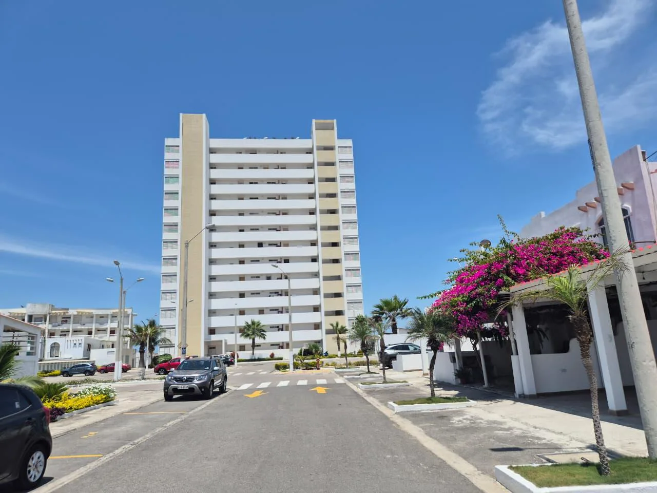 CASA EN VENTA SEMI AMOBLADA PLAYAS URBANIZACION ALTAMAR 2 JosGu