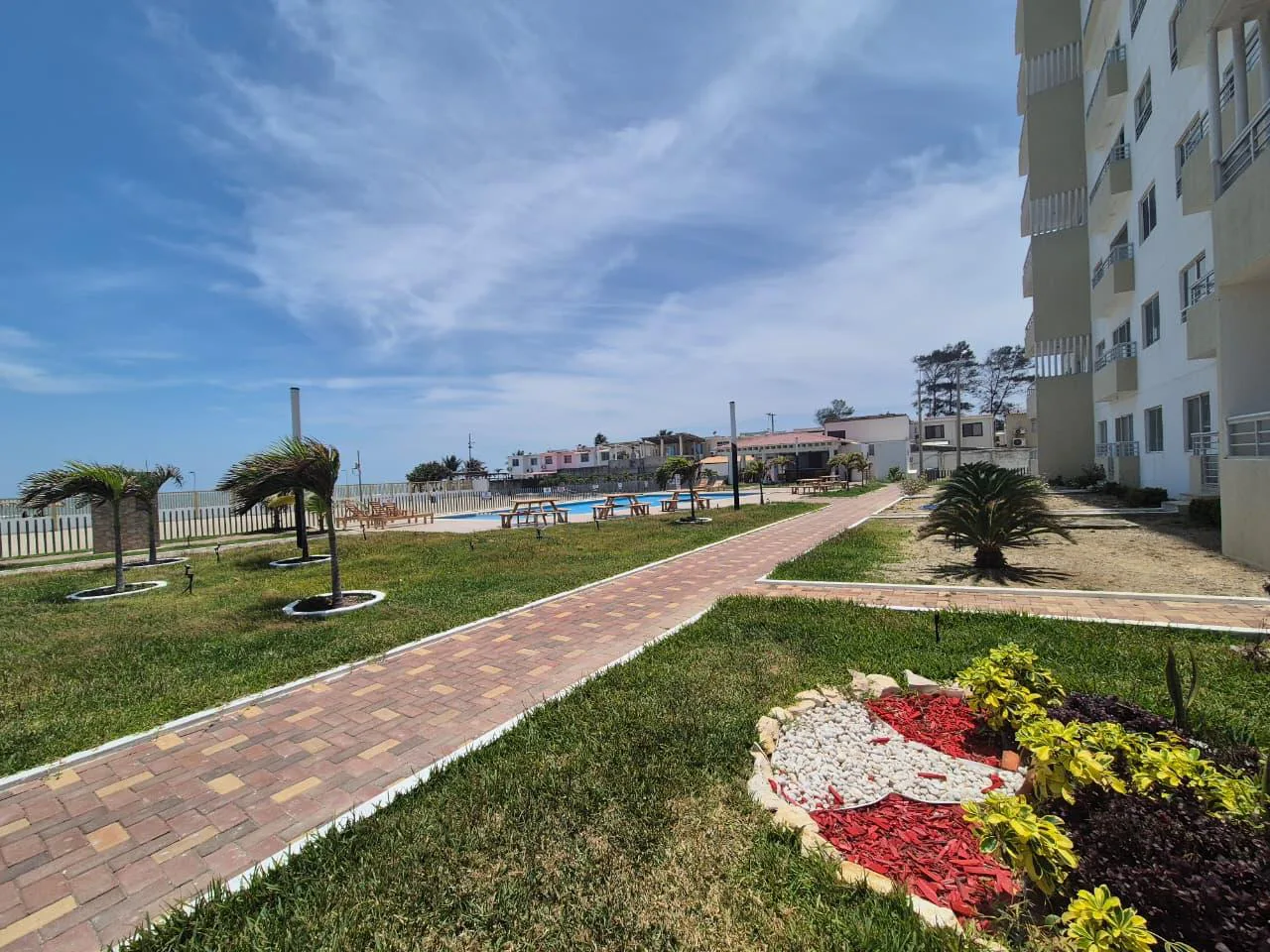CASA EN VENTA SEMI AMOBLADA PLAYAS URBANIZACION ALTAMAR 2 JosGu