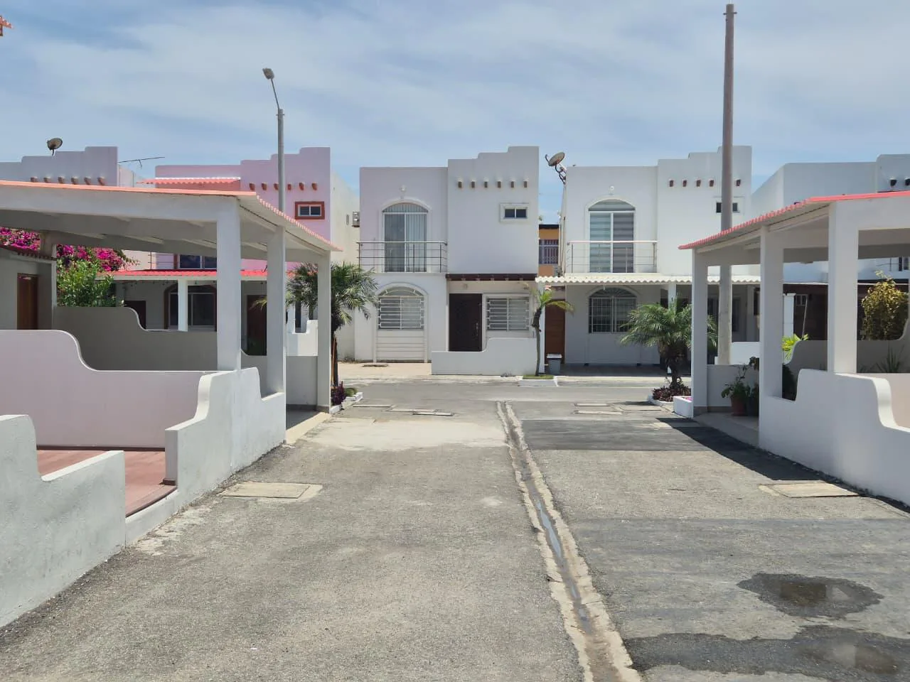 CASA EN VENTA SEMI AMOBLADA PLAYAS URBANIZACION ALTAMAR 2 JosGu