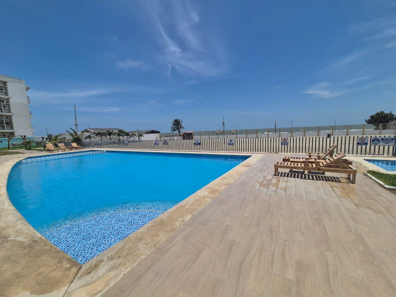 CASA EN VENTA SEMI AMOBLADA PLAYAS URBANIZACION ALTAMAR 2 JosGu