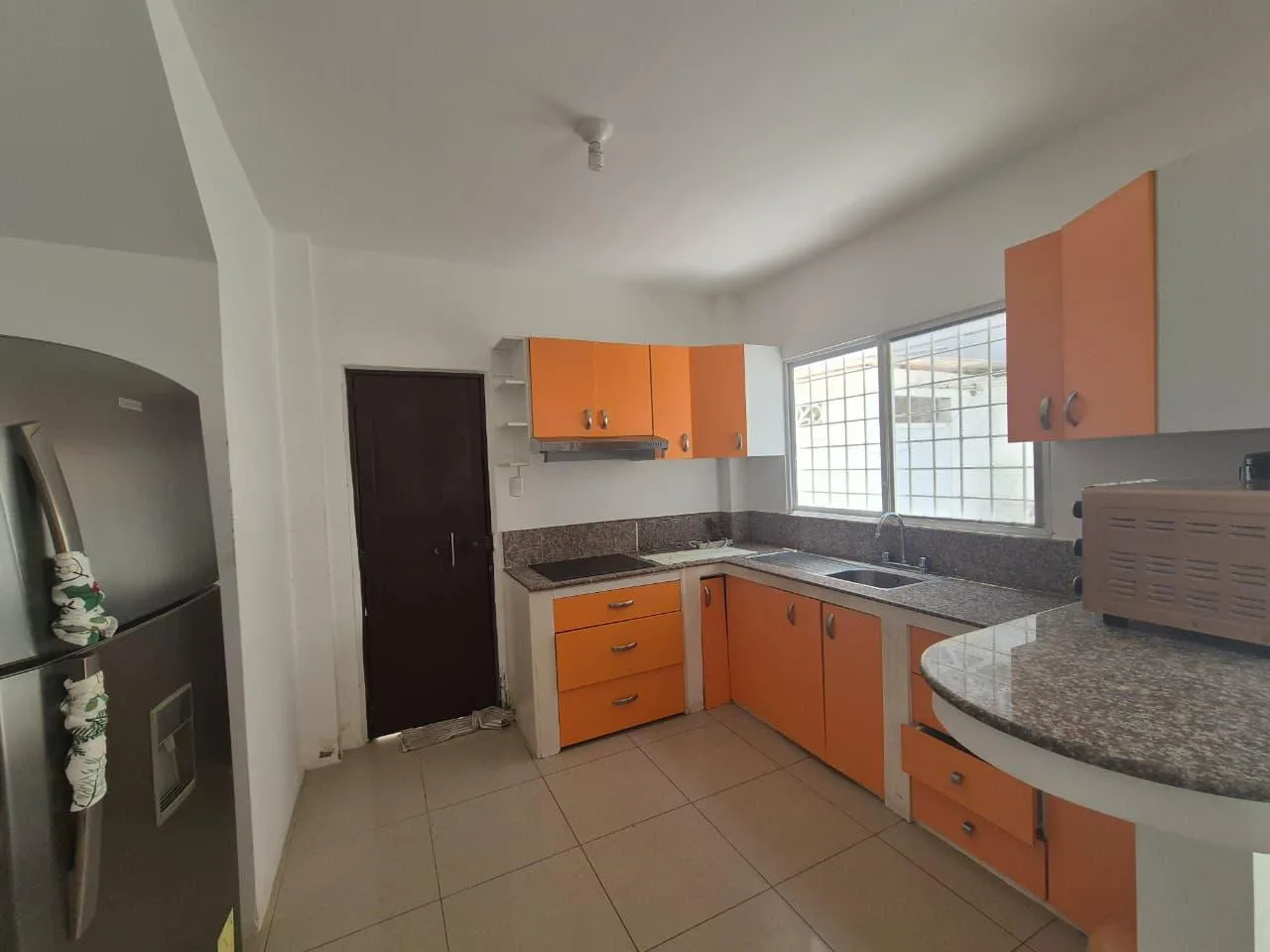 CASA EN VENTA SEMI AMOBLADA PLAYAS URBANIZACION ALTAMAR 2 JosGu