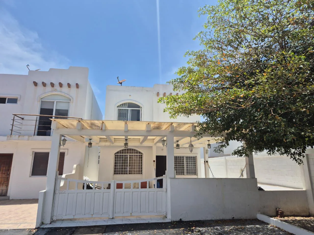 CASA EN VENTA SEMI AMOBLADA PLAYAS URBANIZACION ALTAMAR 2 JosGu