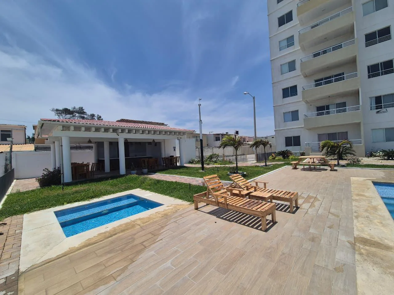 CASA EN VENTA SEMI AMOBLADA PLAYAS URBANIZACION ALTAMAR 2 JosGu