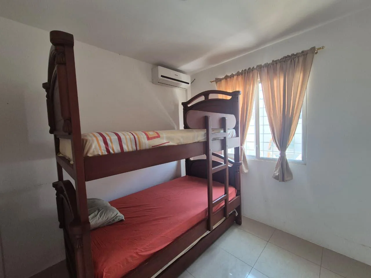 CASA EN VENTA SEMI AMOBLADA PLAYAS URBANIZACION ALTAMAR 2 JosGu