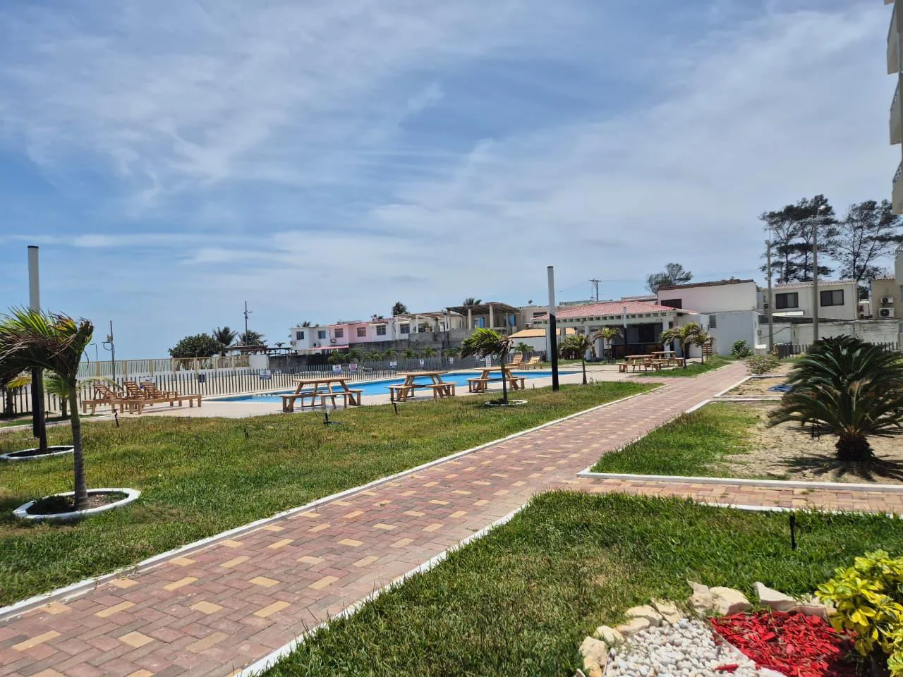 CASA EN VENTA SEMI AMOBLADA PLAYAS URBANIZACION ALTAMAR 2 JosGu