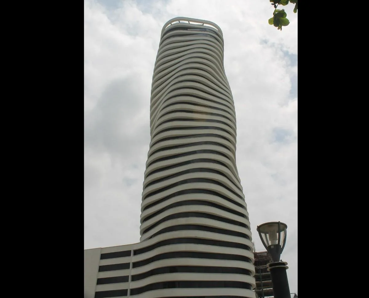 Oficina en Alquiler, Edificio The Point, Puerto Santa Ana, RobA
