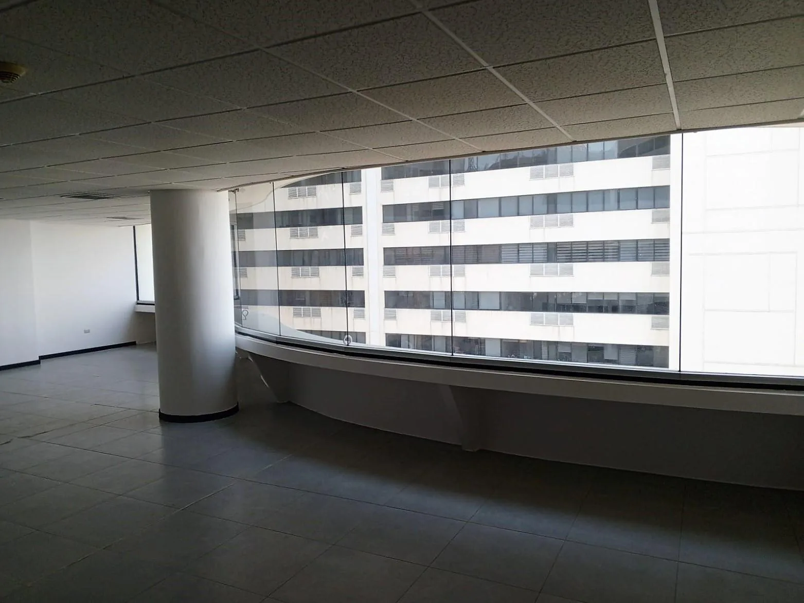 Oficina en Alquiler, Edificio The Point, Puerto Santa Ana, RobA
