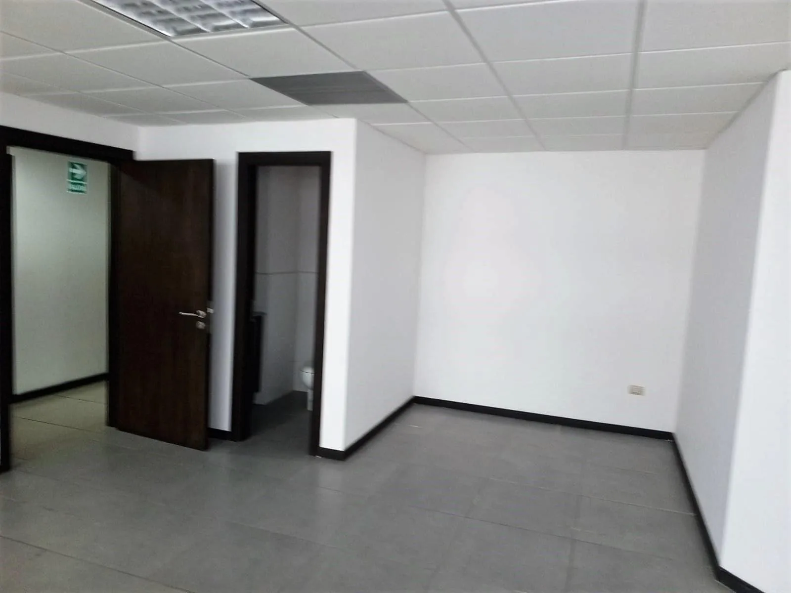 Oficina en Alquiler, Edificio The Point, Puerto Santa Ana, RobA
