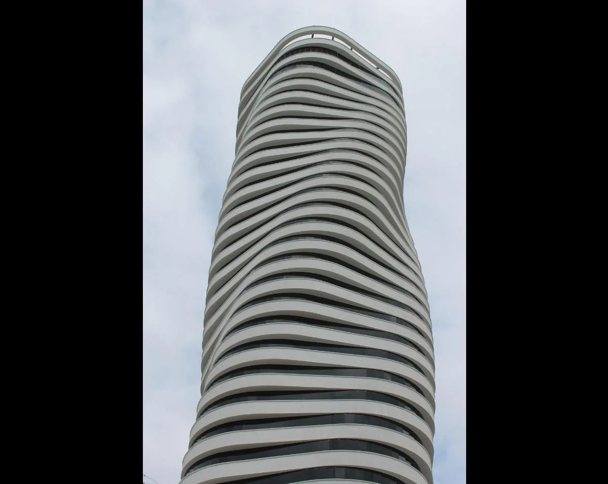 Oficina en Alquiler, Edificio The Point, Puerto Santa Ana, RobA