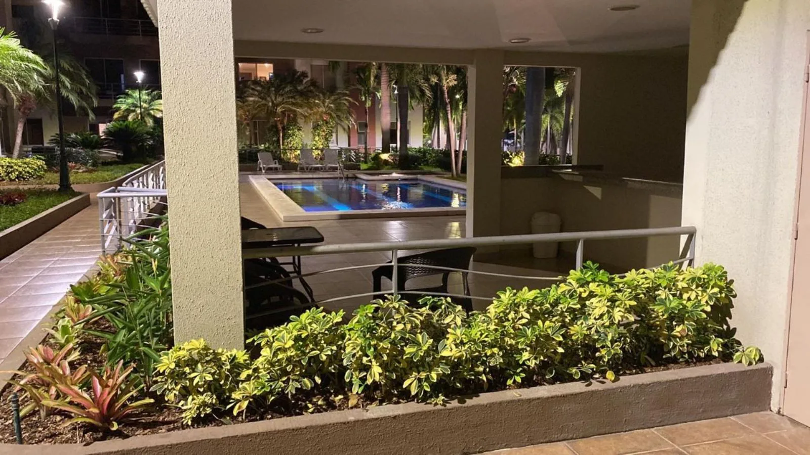 Departamento en Venta. Urb: ‘Torres del Río, Vía a Samborondón. AleR