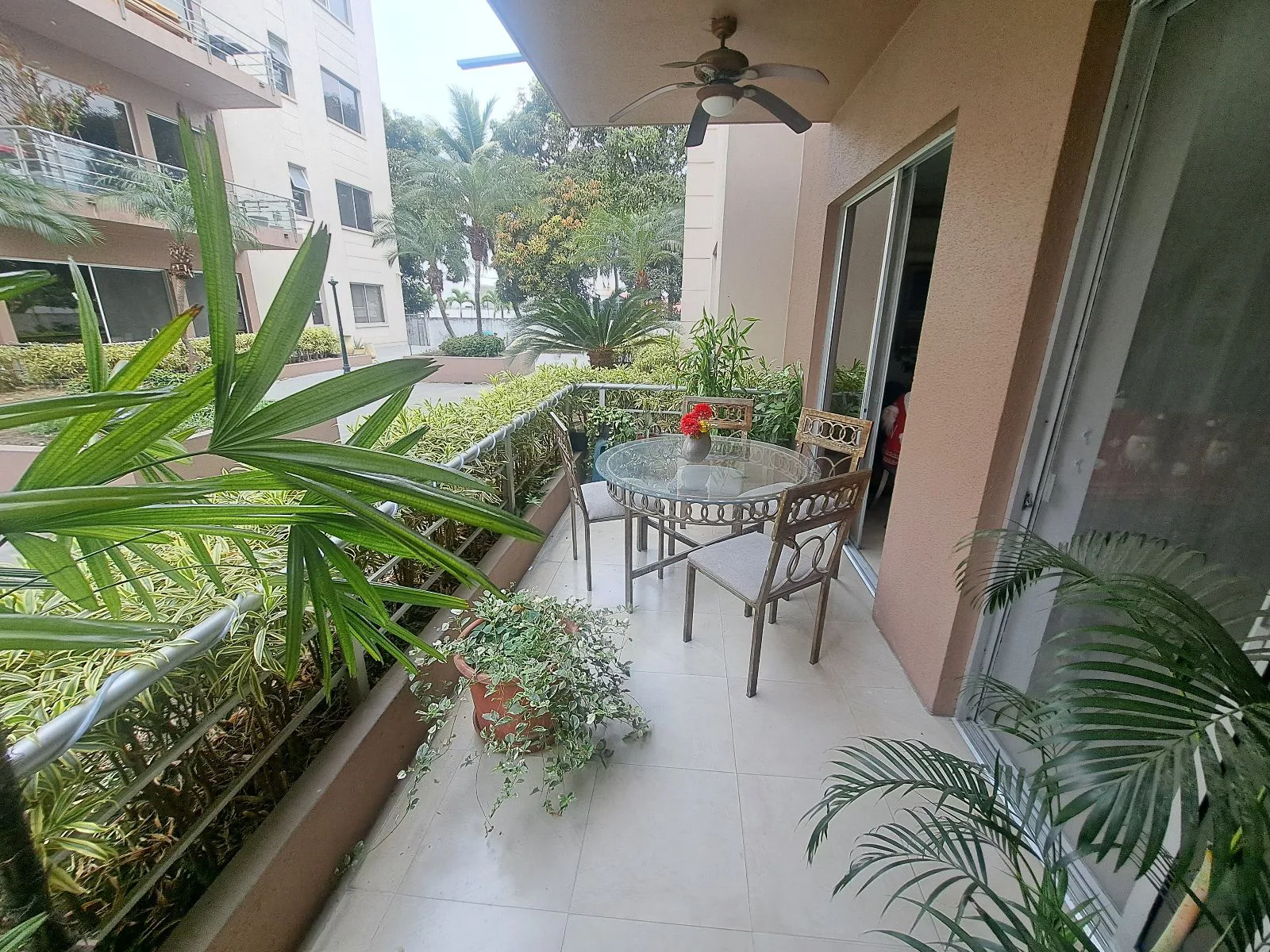 Departamento en Venta. Urb: ‘Torres del Río, Vía a Samborondón. AleR