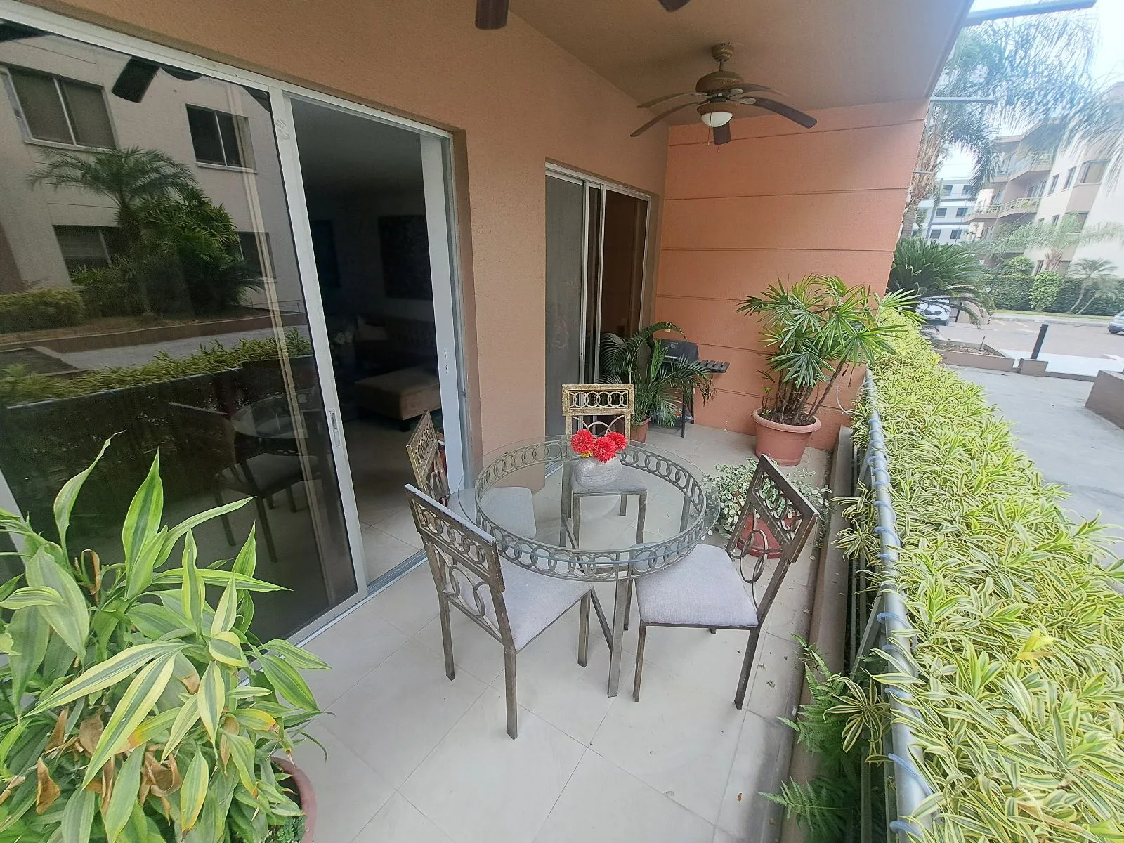 Departamento en Venta. Urb: ‘Torres del Río, Vía a Samborondón. AleR