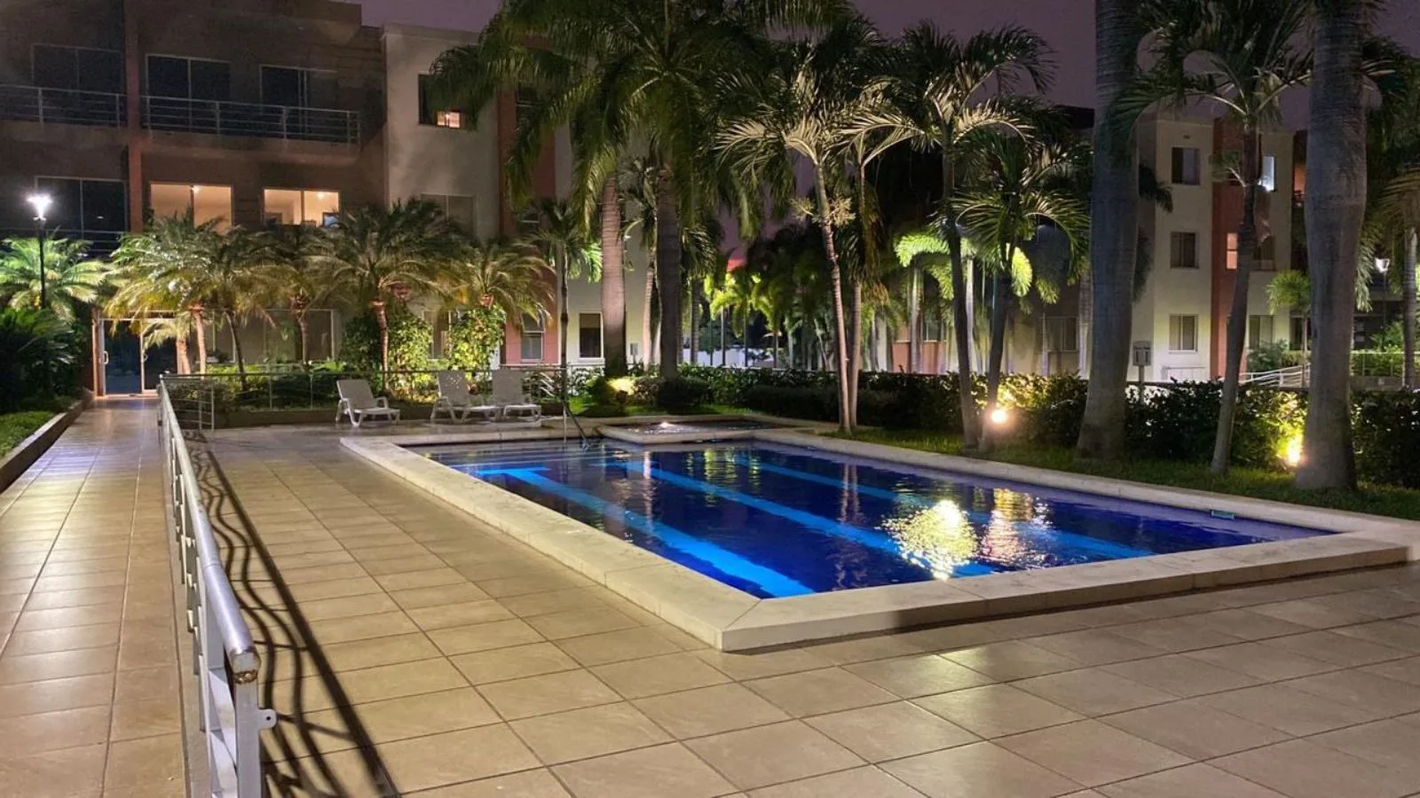 Departamento en Venta. Urb: ‘Torres del Río, Vía a Samborondón. AleR