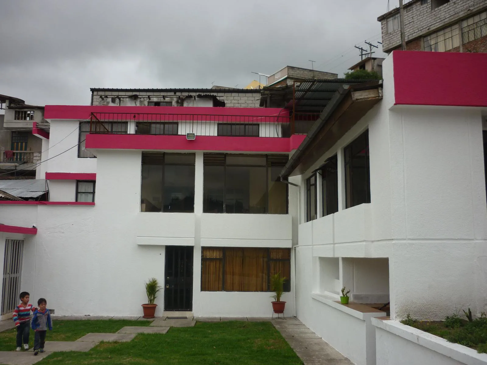 Casa y Terreno en Venta, Av Elisa Mariño, Guaranda, IriR