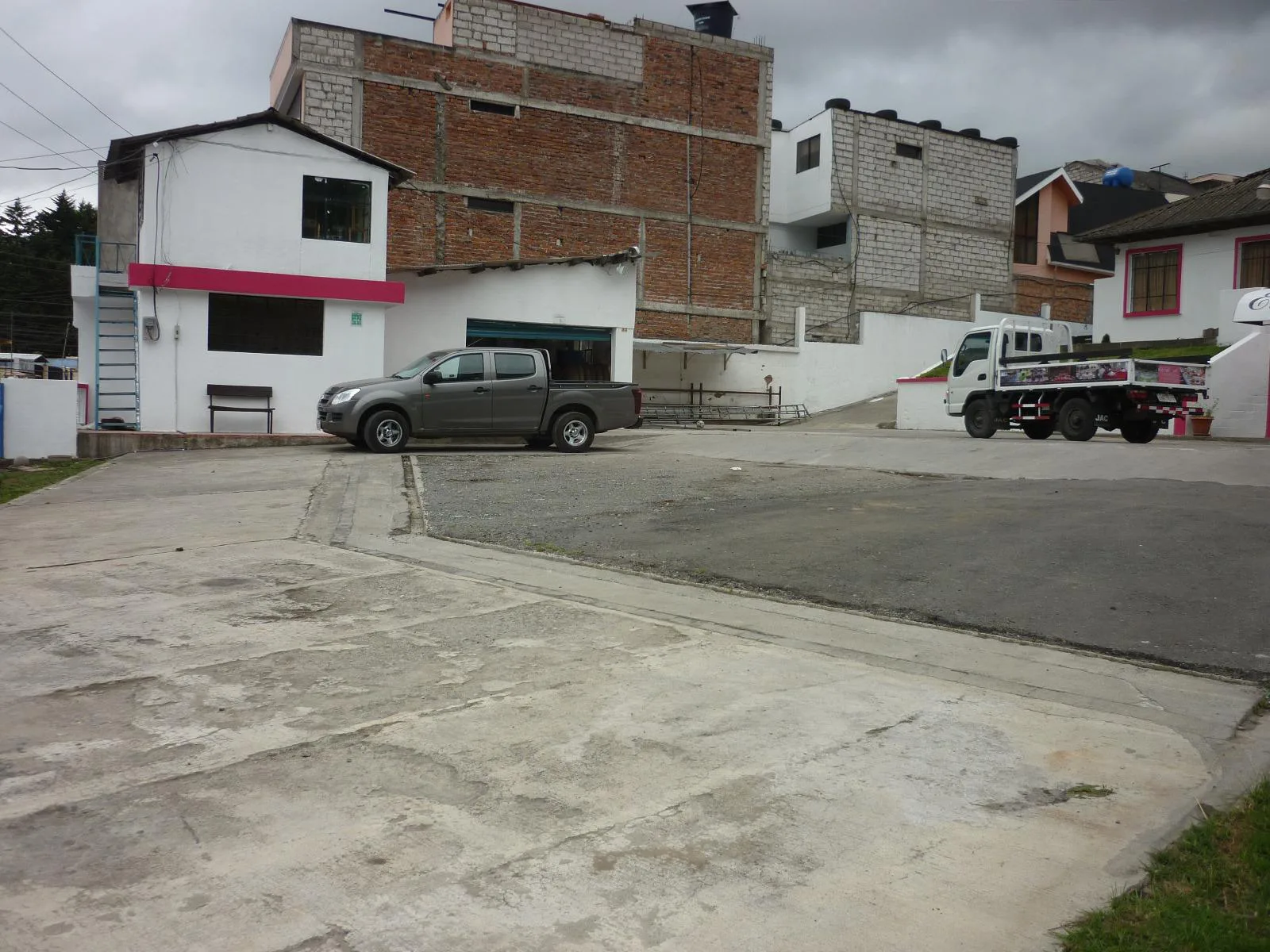 Casa y Terreno en Venta, Av Elisa Mariño, Guaranda, IriR