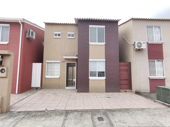 Casa en Venta Villas del Rey etapa Reina Isabel RonR