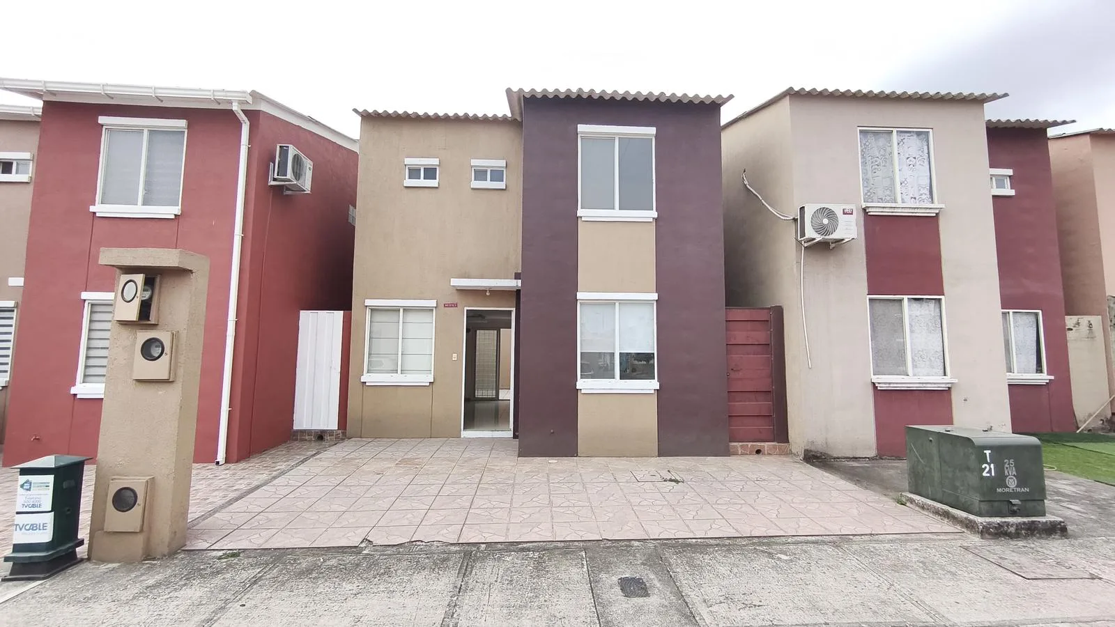 Casa en Venta Villas del Rey etapa Reina Isabel RonR