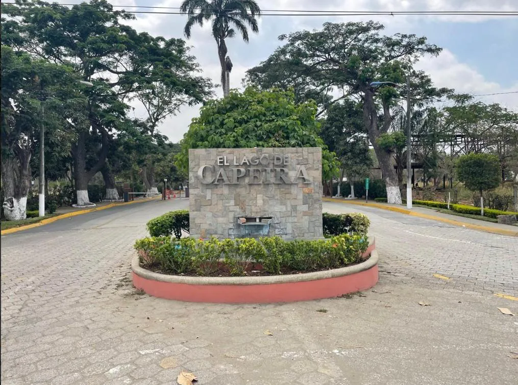 TERRENO EN VENTA URB. LAGO DE CAPEIRA ETAPA 1 RauH