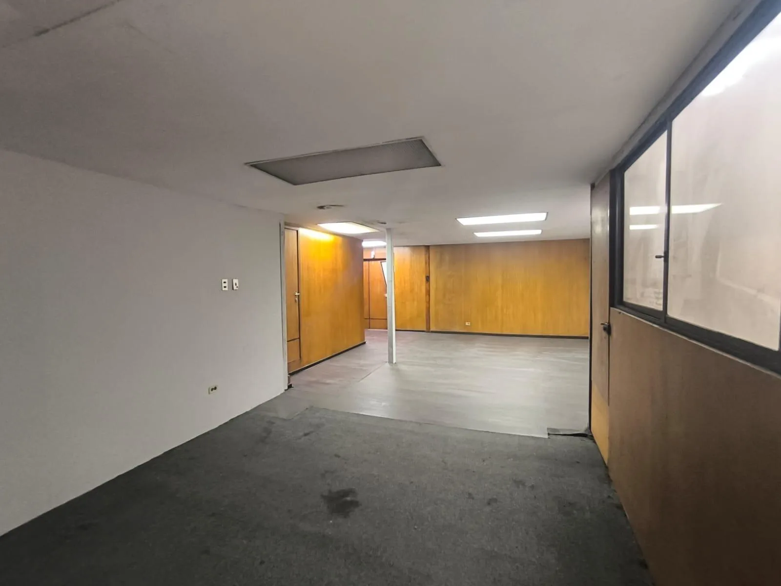 Edificio Comercial en Venta, Centro de Guayaquil KarR