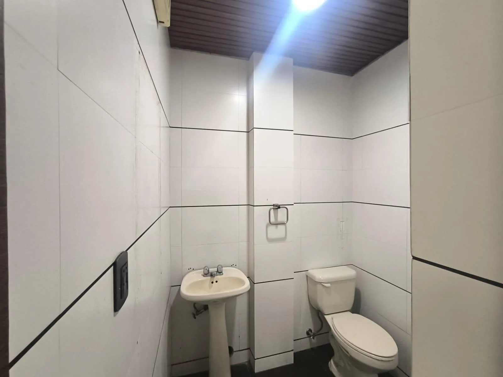 Edificio Comercial en Venta, Centro de Guayaquil KarR