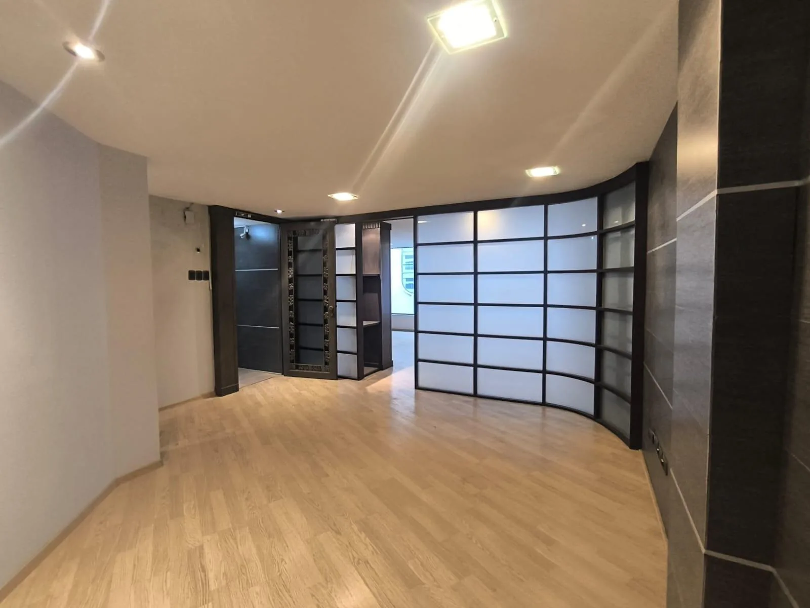 Edificio Comercial en Venta, Centro de Guayaquil KarR