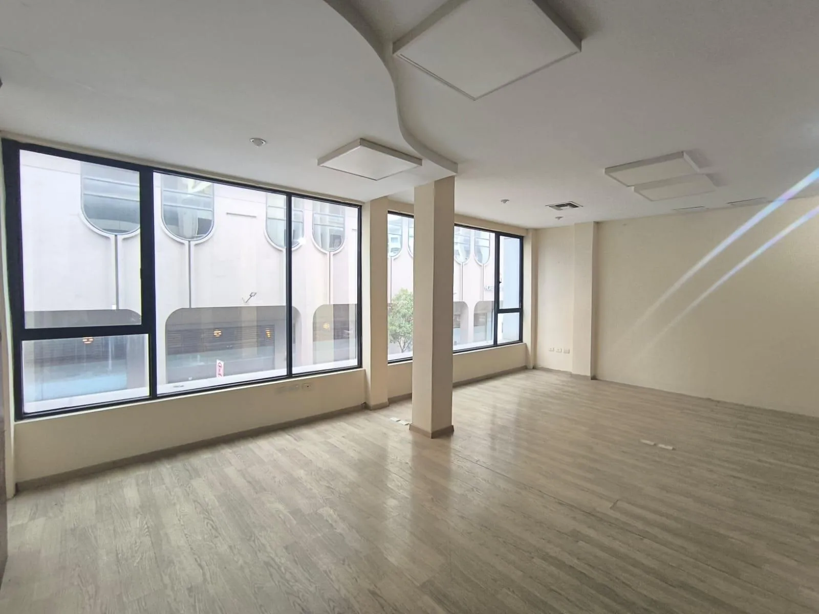 Edificio Comercial en Venta, Centro de Guayaquil KarR
