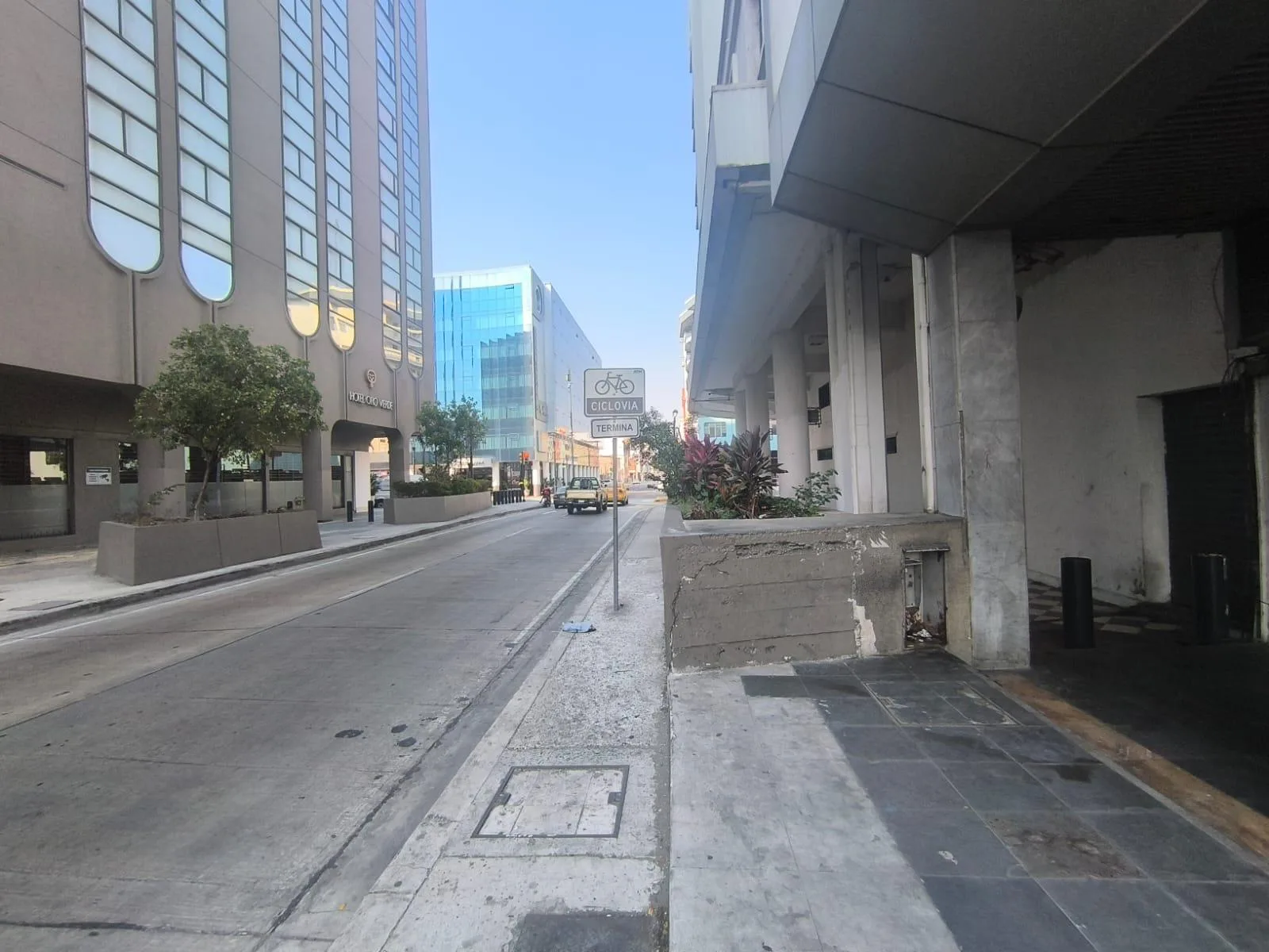 Edificio Comercial en Venta, Centro de Guayaquil KarR