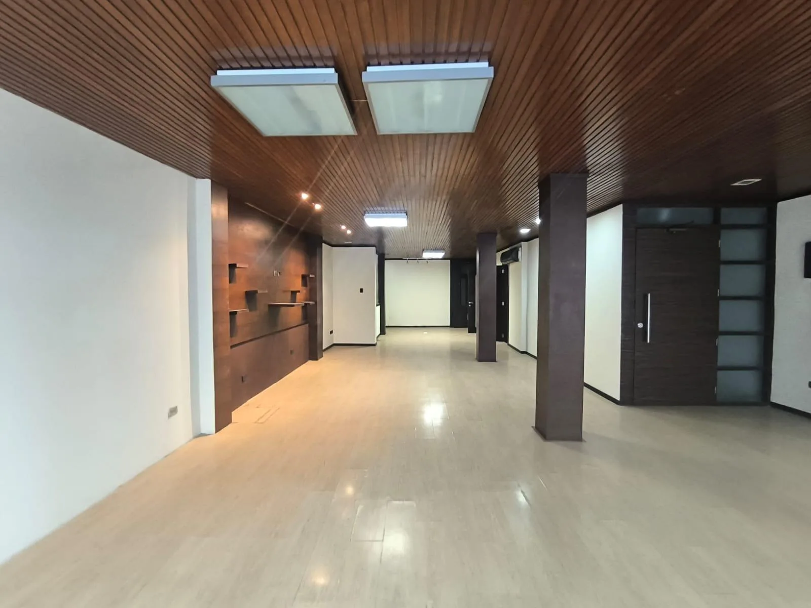 Edificio Comercial en Venta, Centro de Guayaquil KarR