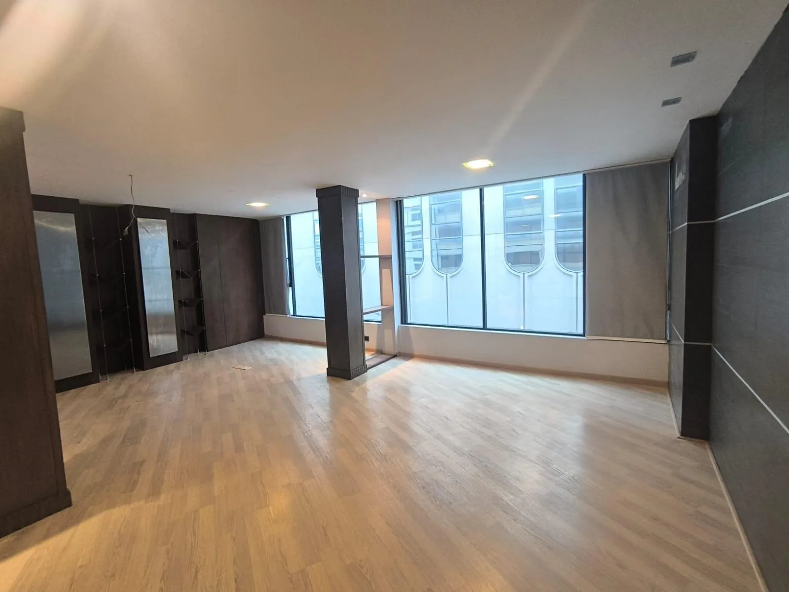 Edificio Comercial en Venta, Centro de Guayaquil KarR