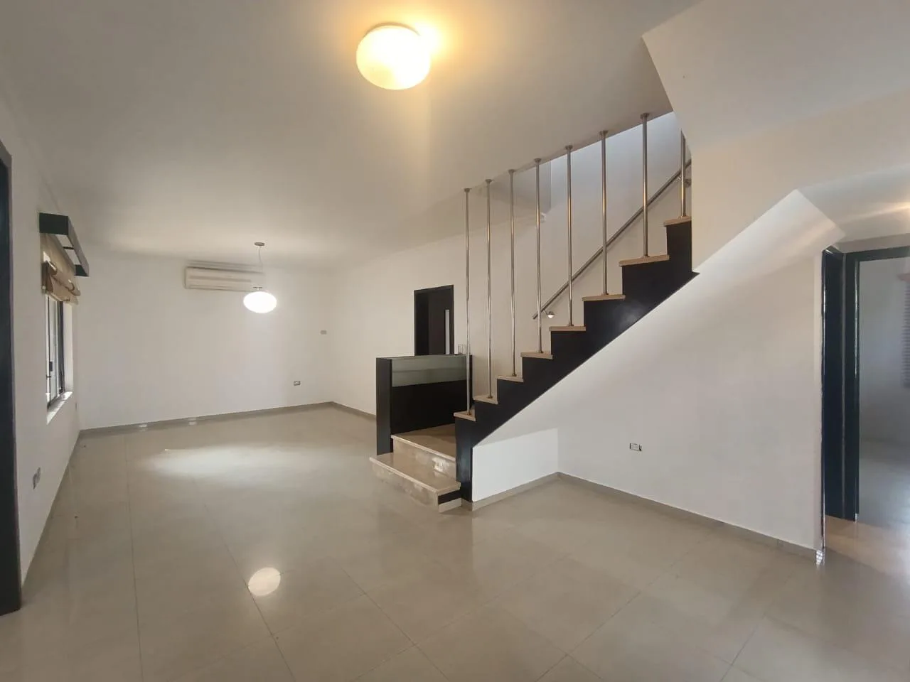Venta de casa esquinera en Vía a la Costa, urbanización Portofino, GabR