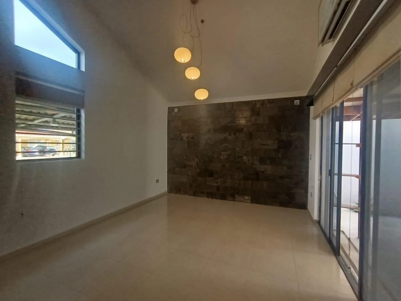 Venta de casa esquinera en Vía a la Costa, urbanización Portofino, GabR