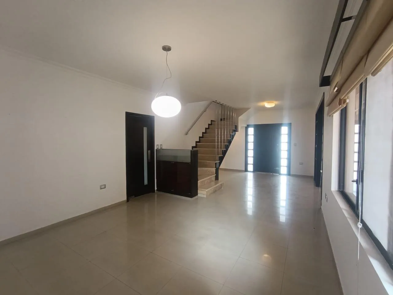 Venta de casa esquinera en Vía a la Costa, urbanización Portofino, GabR