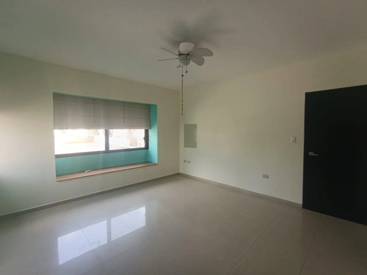 Venta de casa esquinera en Vía a la Costa, urbanización Portofino, GabR