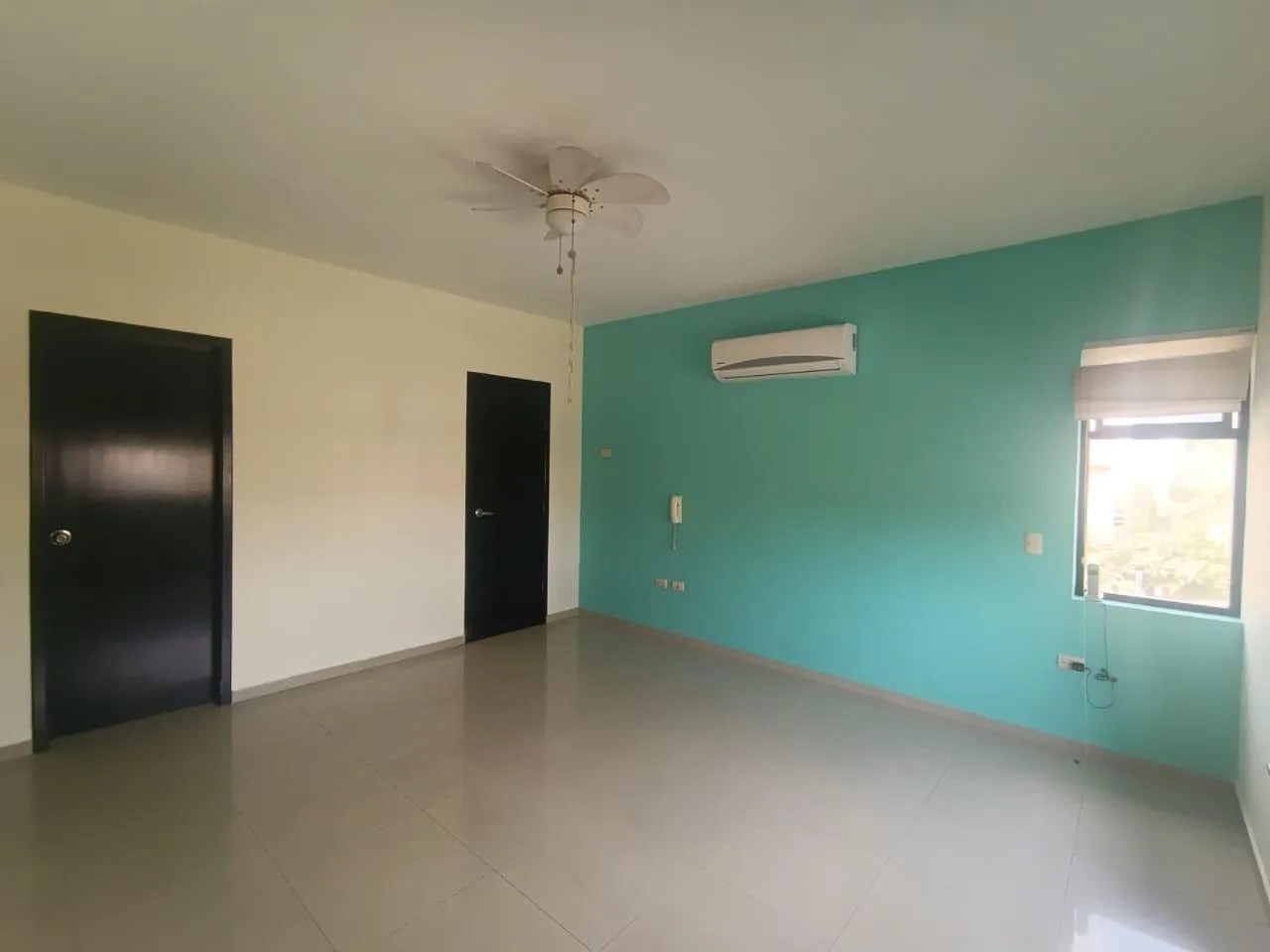 Venta de casa esquinera en Vía a la Costa, urbanización Portofino, GabR