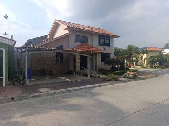 Alquiler de casa esquinera en Vía a la Costa, urbanización Portofino, GabR