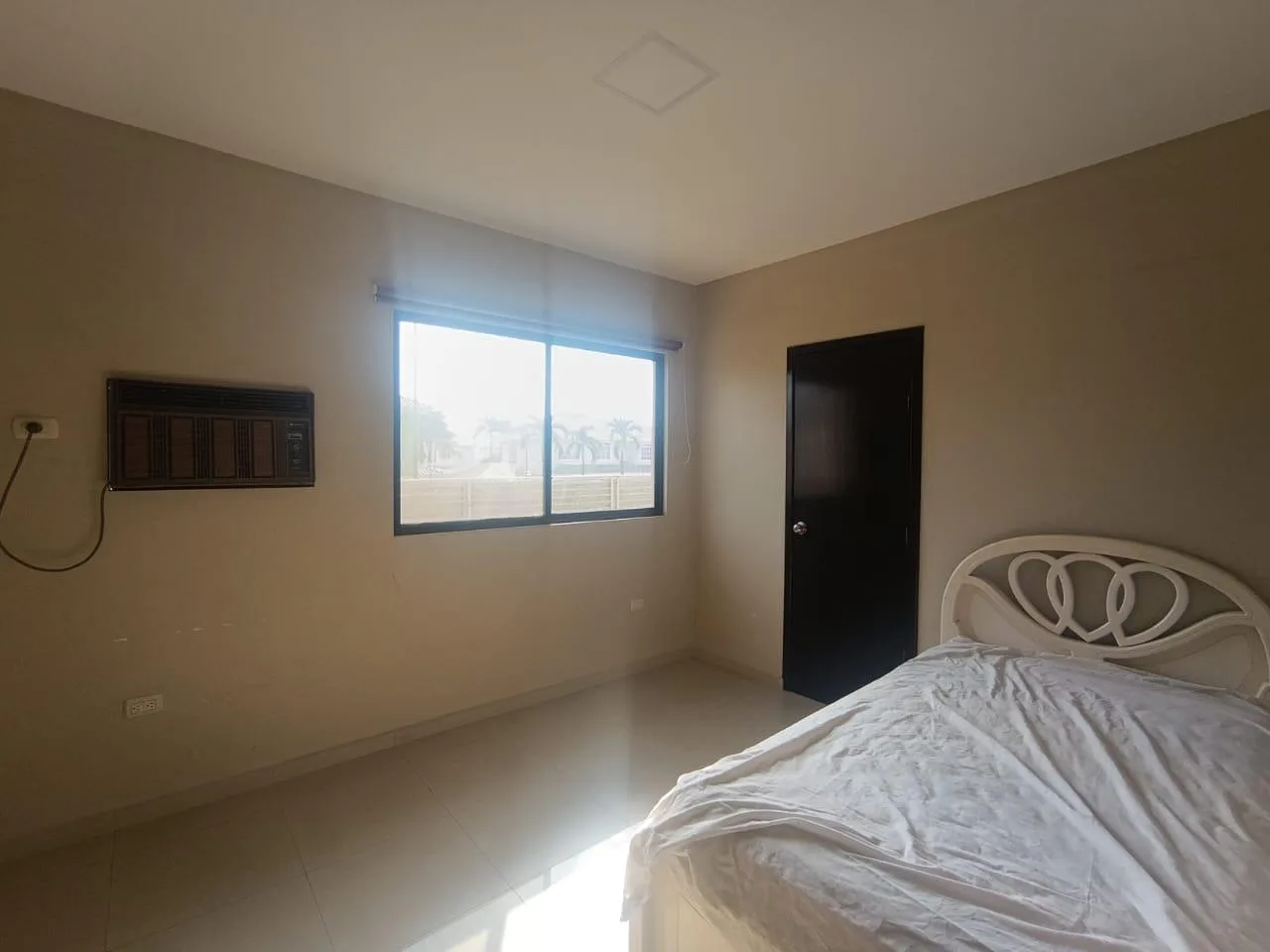 Alquiler de casa esquinera en Vía a la Costa, urbanización Portofino, GabR