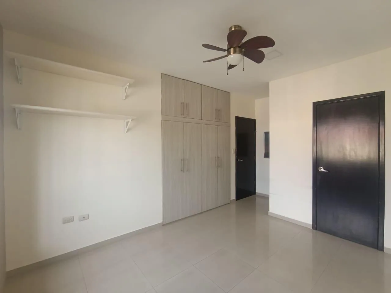 Alquiler de casa esquinera en Vía a la Costa, urbanización Portofino, GabR