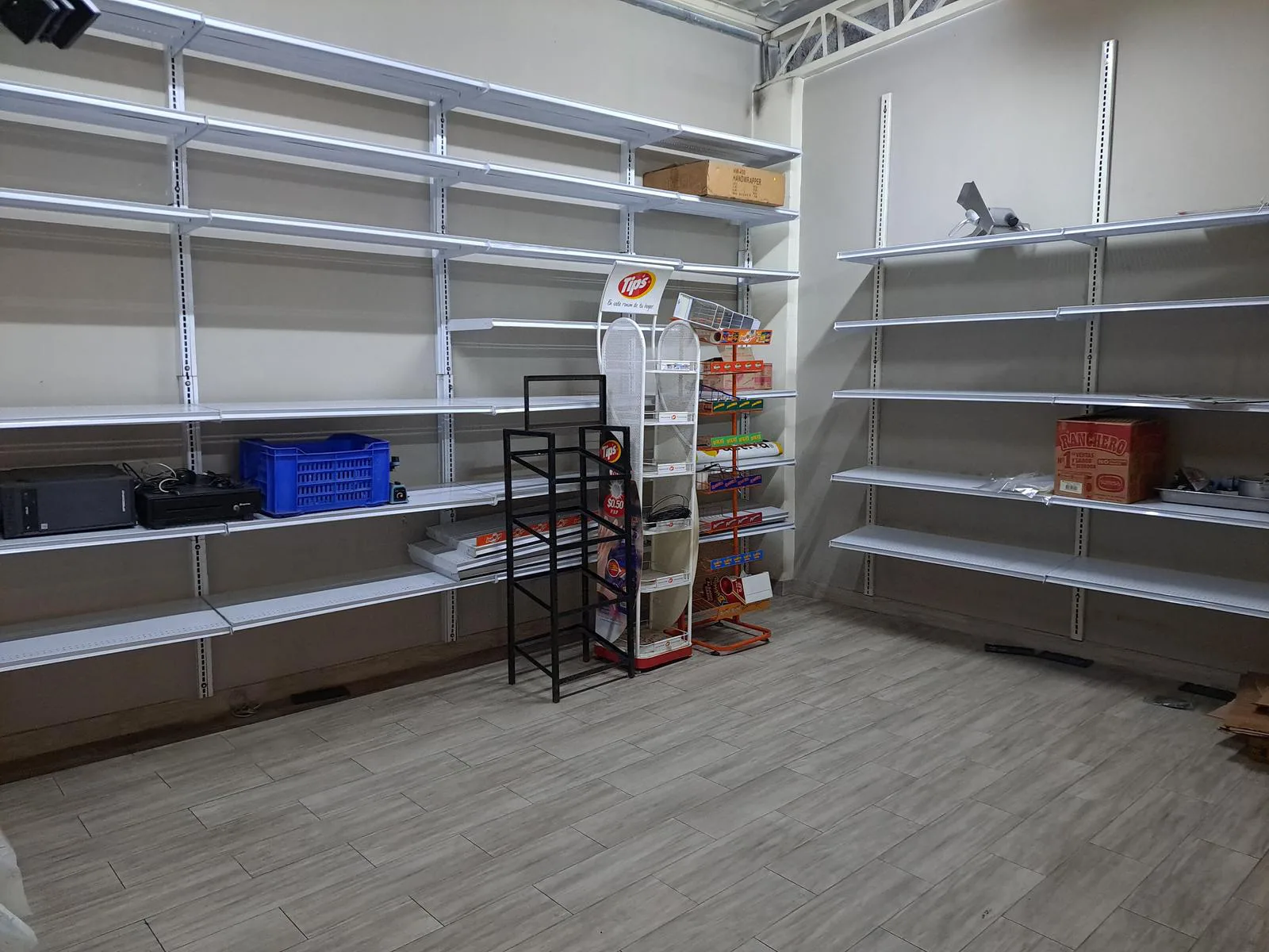 Local Comercial en Alquiler Portete y Pio Montufar SanS